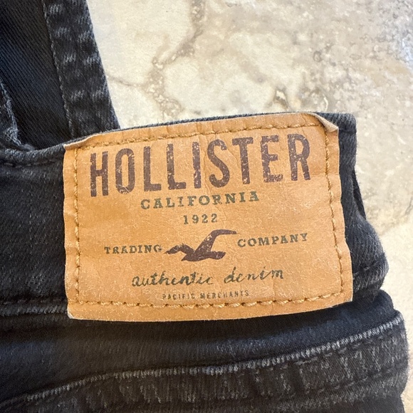 Hollister Low Rise Denim Short Overalls - Picture 5 of 5